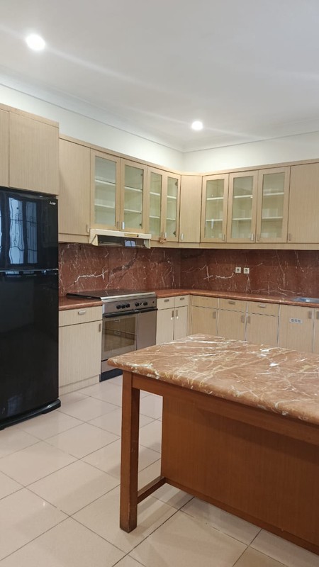 Disewa Rumah 2 lantai di metro alam 