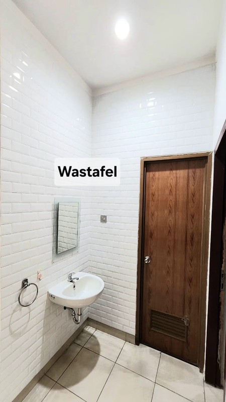 Rumah bagus, rapih siap huni dalam Cluster keamanan 24 Jam di Bintaro