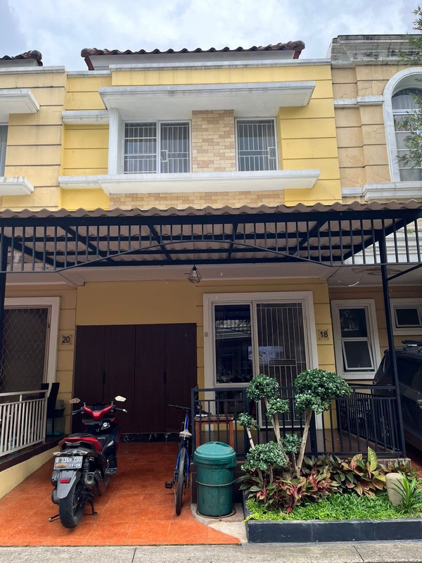 jual cepat rumah strategis hanya 1.150 M di Amarilo jalan alton gading serpong