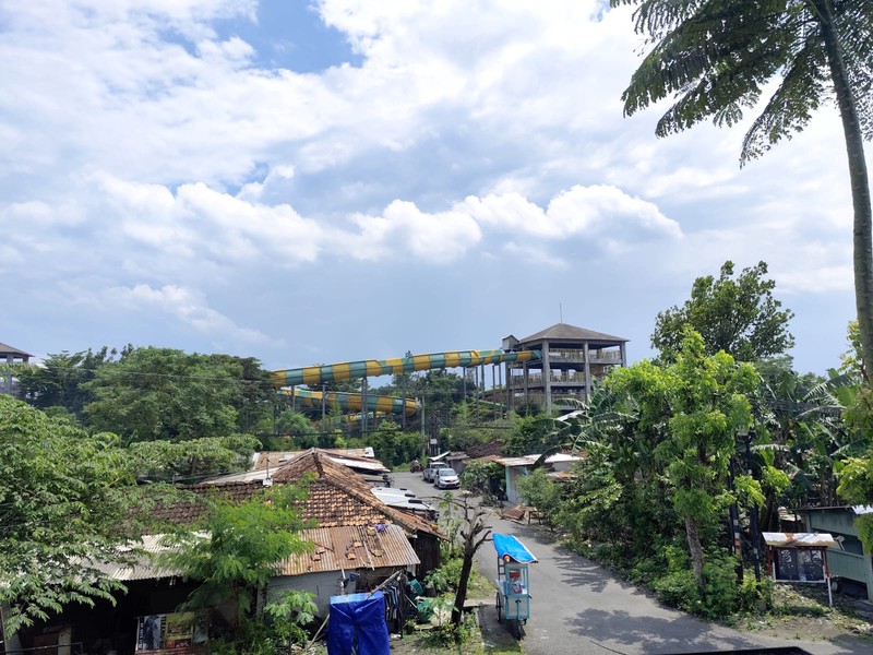 Rumah Hook Mewah Full Furnished Selangkah ke Jogja Bay & Stadion Maguwoharjo, Depok, Sleman