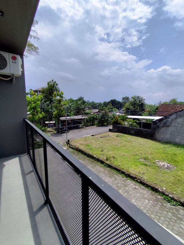 Rumah Hook Mewah Full Furnished Selangkah ke Jogja Bay & Stadion Maguwoharjo, Depok, Sleman