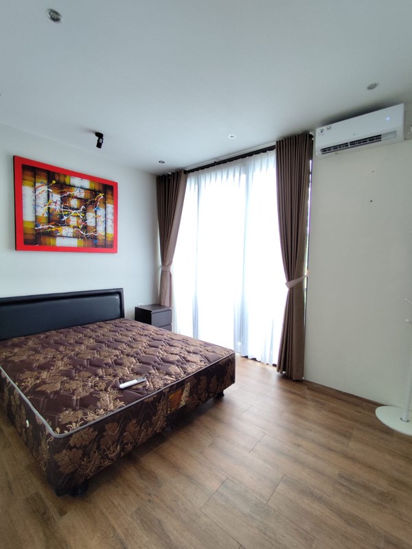 Rumah Hook Mewah Full Furnished Selangkah ke Jogja Bay & Stadion Maguwoharjo, Depok, Sleman
