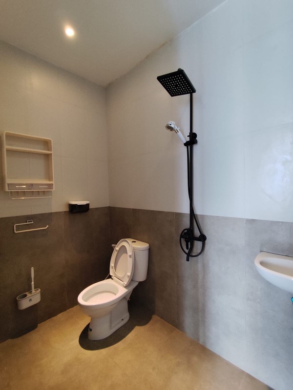 Rumah Hook Mewah Full Furnished Selangkah ke Jogja Bay & Stadion Maguwoharjo, Depok, Sleman