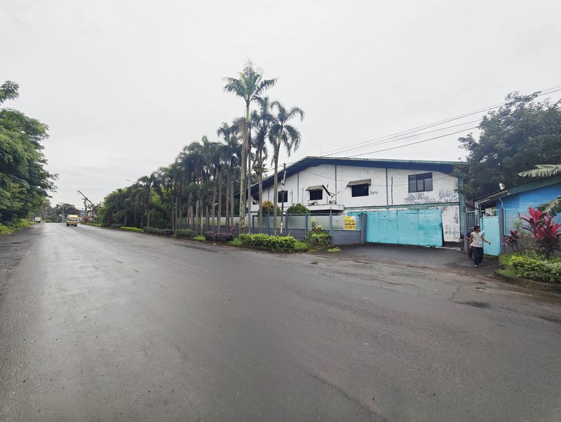 Gudang 2 lantai dengan office dan mess karyawan, lebar 40m lebar bangunan 30m, jalan lebar, 4,5 km dr pintu tol, Balaraja Timur