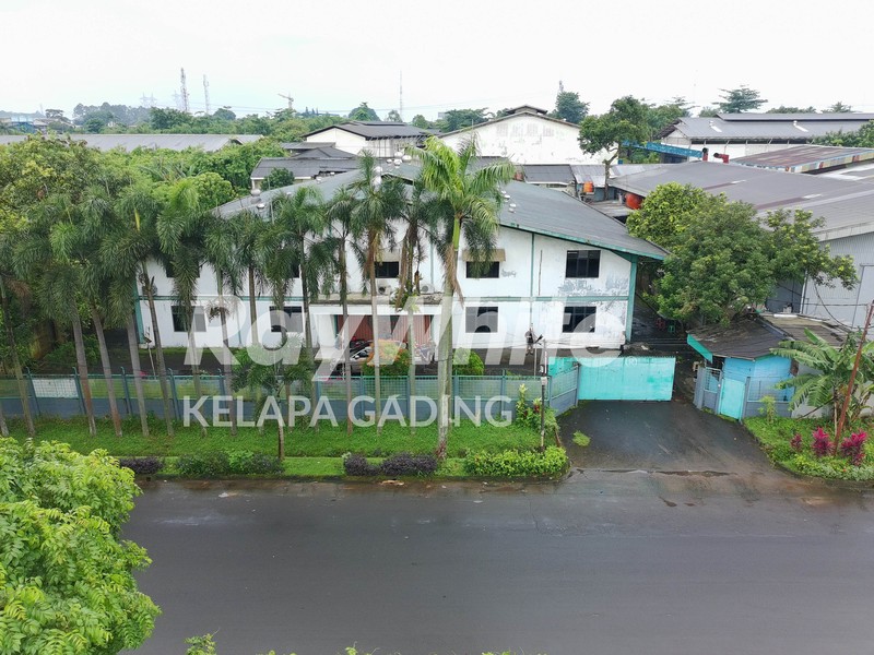 Gudang 2 lantai dengan office dan mess karyawan, lebar 40m lebar bangunan 30m, jalan lebar, 4,5 km dr pintu tol, Balaraja Timur
