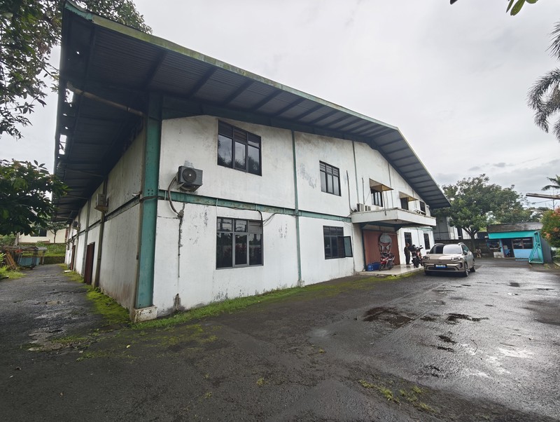 Gudang 2 lantai dengan office dan mess karyawan, lebar 40m lebar bangunan 30m, jalan lebar, 4,5 km dr pintu tol, Balaraja Timur