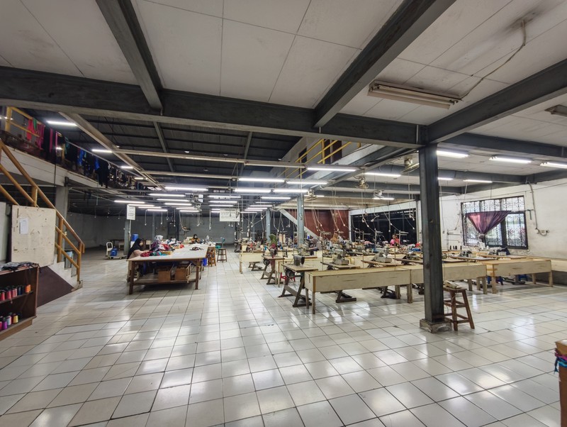 Gudang 2 lantai dengan office dan mess karyawan, lebar 40m lebar bangunan 30m, jalan lebar, 4,5 km dr pintu tol, Balaraja Timur