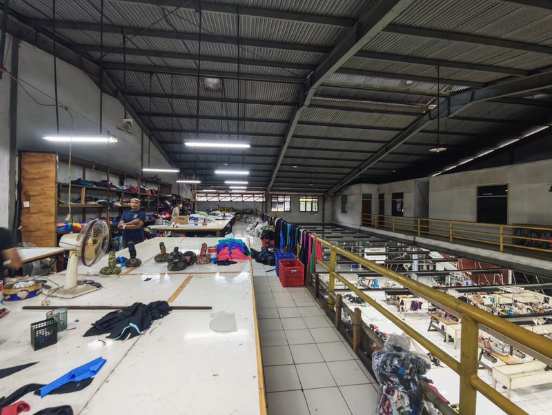 Gudang 2 lantai dengan office dan mess karyawan, lebar 40m lebar bangunan 30m, jalan lebar, 4,5 km dr pintu tol, Balaraja Timur