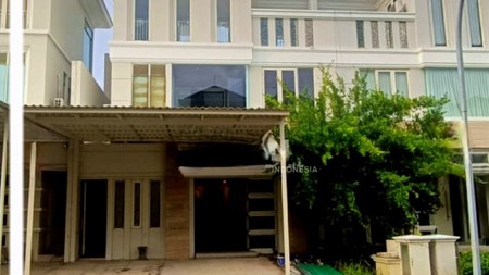 6 Milyaran Dijual Rumah Pakuwon Indah Lariz Embassy Bonus Full Furnished Modern Mewah Golf Area Surabaya Barat dekat Pakuwon Mall, Citraland, Graha Family, National Hospital