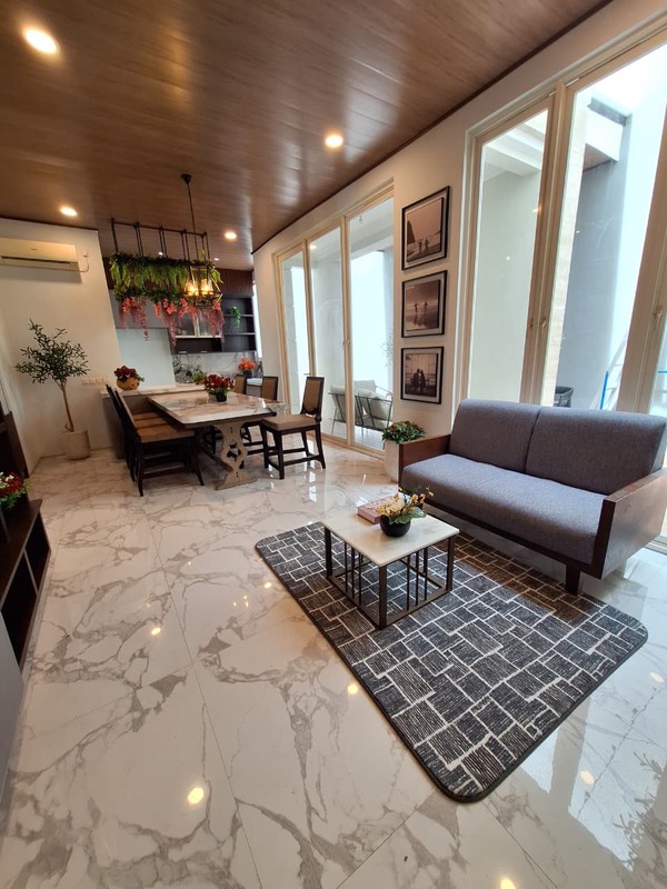 6 Milyaran Dijual Rumah Pakuwon Indah Lariz Embassy Bonus Full Furnished Modern Mewah Golf Area Surabaya Barat dekat Pakuwon Mall, Citraland, Graha Family, National Hospital