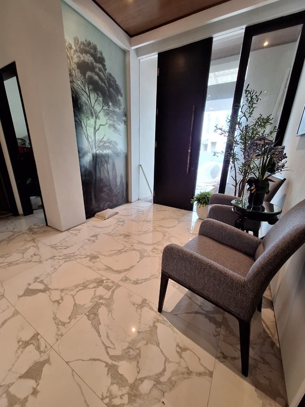 6 Milyaran Dijual Rumah Pakuwon Indah Lariz Embassy Bonus Full Furnished Modern Mewah Golf Area Surabaya Barat dekat Pakuwon Mall, Citraland, Graha Family, National Hospital