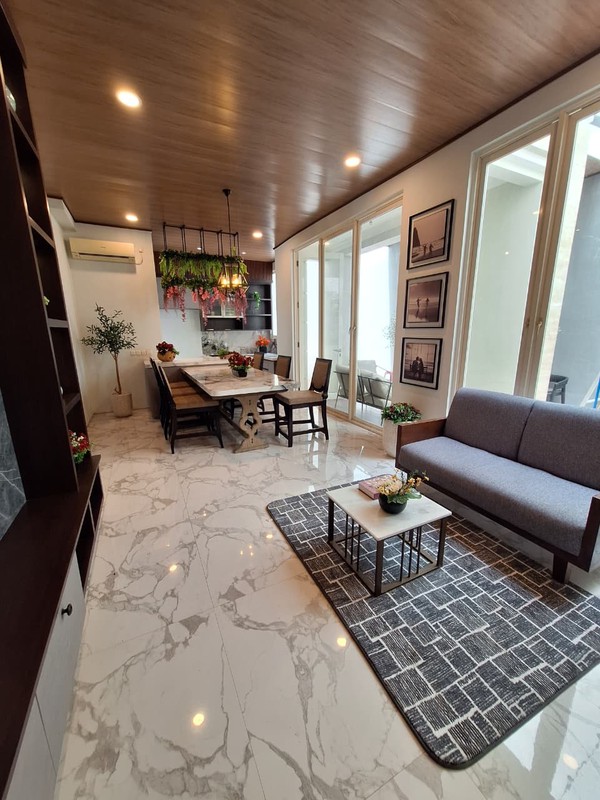 6 Milyaran Dijual Rumah Pakuwon Indah Lariz Embassy Bonus Full Furnished Modern Mewah Golf Area Surabaya Barat dekat Pakuwon Mall, Citraland, Graha Family, National Hospital