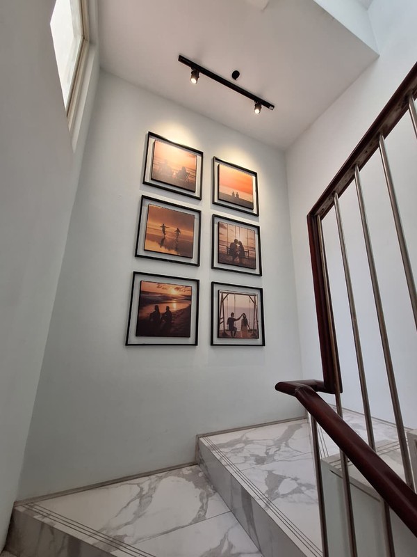 6 Milyaran Dijual Rumah Pakuwon Indah Lariz Embassy Bonus Full Furnished Modern Mewah Golf Area Surabaya Barat dekat Pakuwon Mall, Citraland, Graha Family, National Hospital