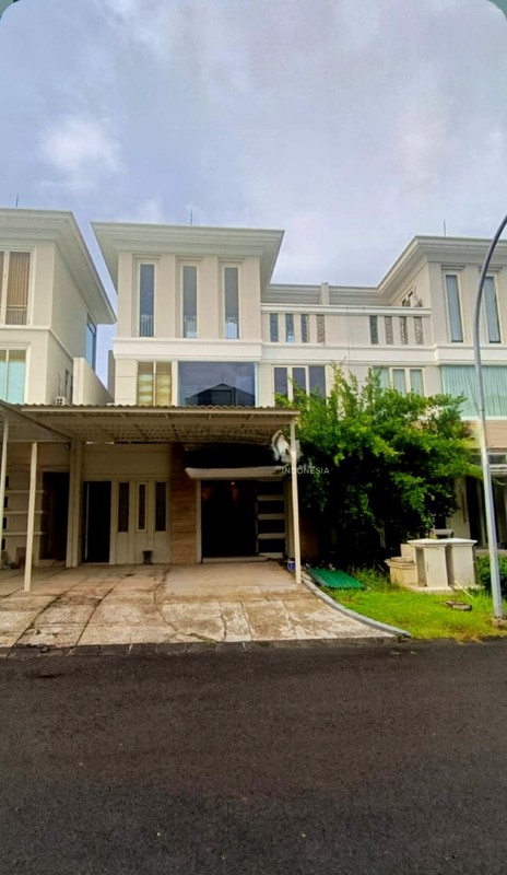 6 Milyaran Dijual Rumah Pakuwon Indah Lariz Embassy Bonus Full Furnished Modern Mewah Golf Area Surabaya Barat dekat Pakuwon Mall, Citraland, Graha Family, National Hospital