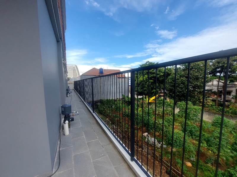 Gedung Baru 4 Lantai Cocok Untuk Kantor, Wellness, Klinik, Restaurant atau Sarana Pendidikan di Krukut Limo Cinere