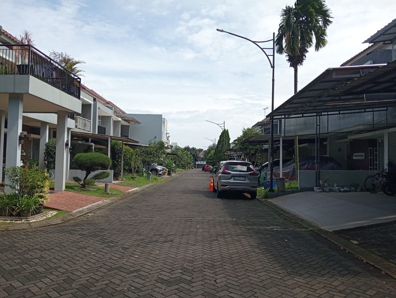 Raffles Hils Cibubur, 2 Lantai, Siap Huni, Strategis, Bisa KPR, Nego