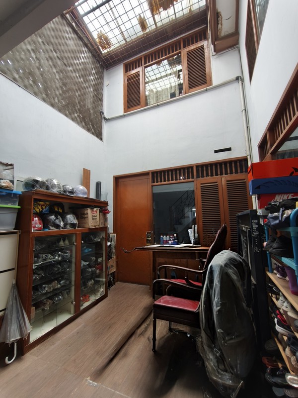 Rumah Hook 2 Lantai di Anggrek Rosliana Kemanggisan