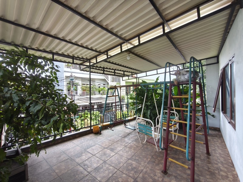 Rumah Hook 2 Lantai di Anggrek Rosliana Kemanggisan