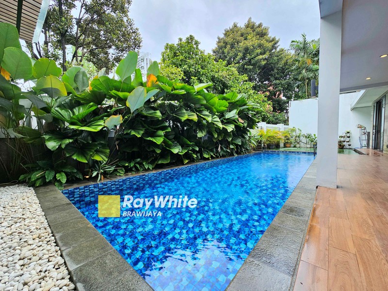 Townhouse di Kemang, Jakarta Selatan, lokasi tenang dan bebas banjir, dekat mal Kemang Village