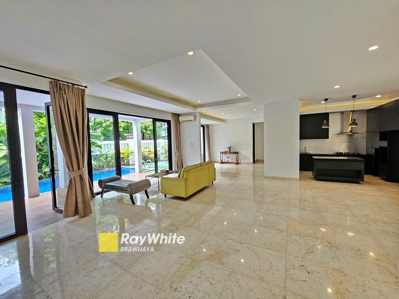 Townhouse di Kemang, Jakarta Selatan, lokasi tenang dan bebas banjir, dekat mal Kemang Village