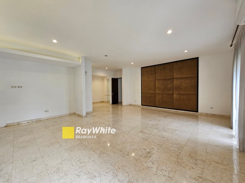 Townhouse di Kemang, Jakarta Selatan, lokasi tenang dan bebas banjir, dekat mal Kemang Village