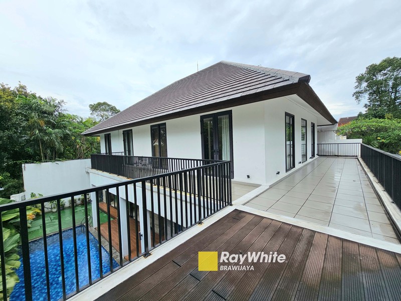 Townhouse di Kemang, Jakarta Selatan, lokasi tenang dan bebas banjir, dekat mal Kemang Village