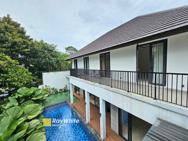 Townhouse di Kemang, Jakarta Selatan, lokasi tenang dan bebas banjir, dekat mal Kemang Village