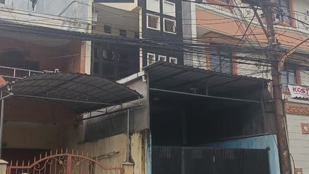 Disewakan Ruko 3 lantai di Jalan Raya Siwalankerto Surabaya