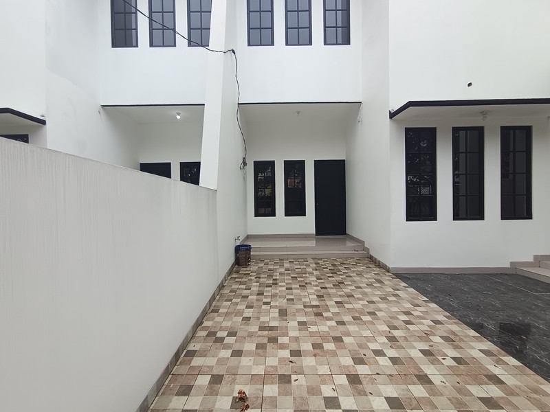 DIJUAL RUMAH Strategis Pinggir Jalan Villa Nusa Indah Raya