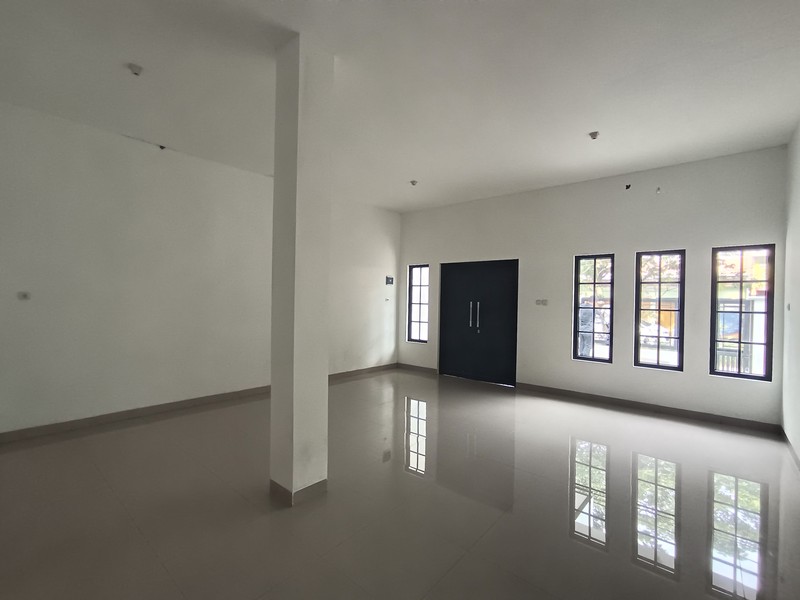 DIJUAL RUMAH Strategis Pinggir Jalan Villa Nusa Indah Raya