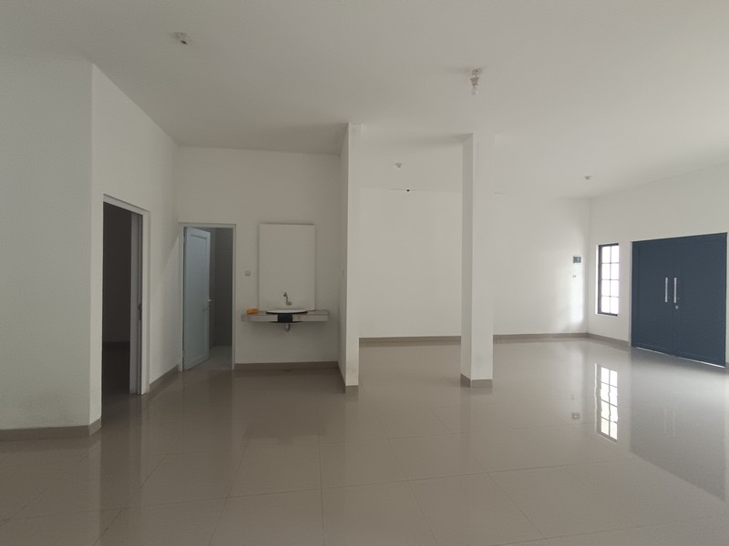 DIJUAL RUMAH Strategis Pinggir Jalan Villa Nusa Indah Raya