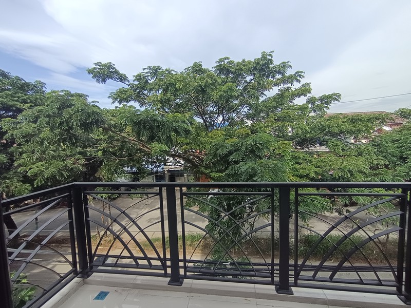 DIJUAL RUMAH Strategis Pinggir Jalan Villa Nusa Indah Raya