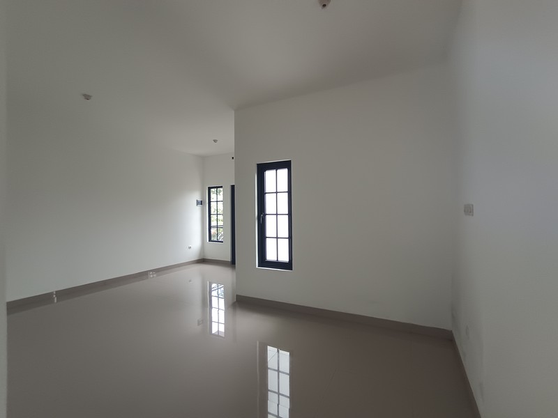 DIJUAL RUMAH Strategis Pinggir Jalan Villa Nusa Indah Raya