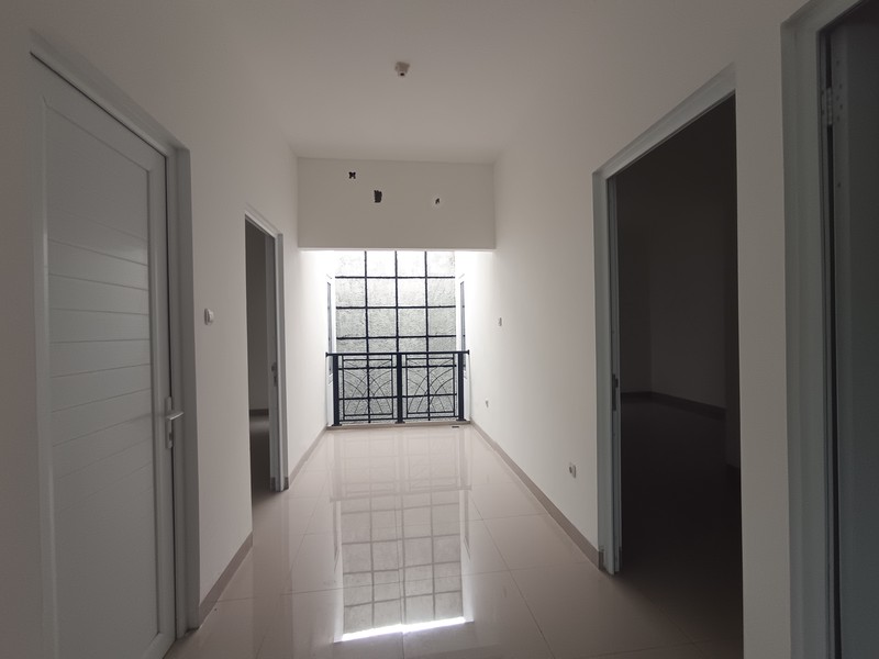 DIJUAL RUMAH Strategis Pinggir Jalan Villa Nusa Indah Raya