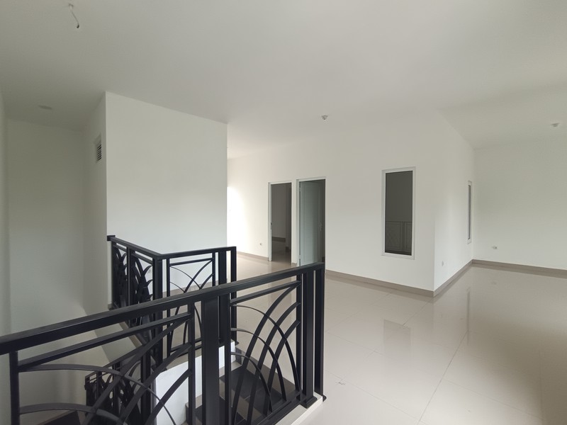 DIJUAL RUMAH Strategis Pinggir Jalan Villa Nusa Indah Raya