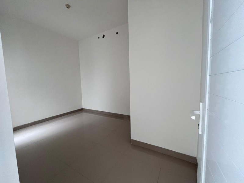 DIJUAL RUMAH Strategis Pinggir Jalan Villa Nusa Indah Raya