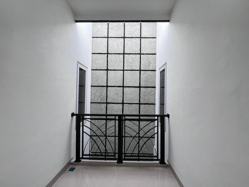 DIJUAL RUMAH Strategis Pinggir Jalan Villa Nusa Indah Raya