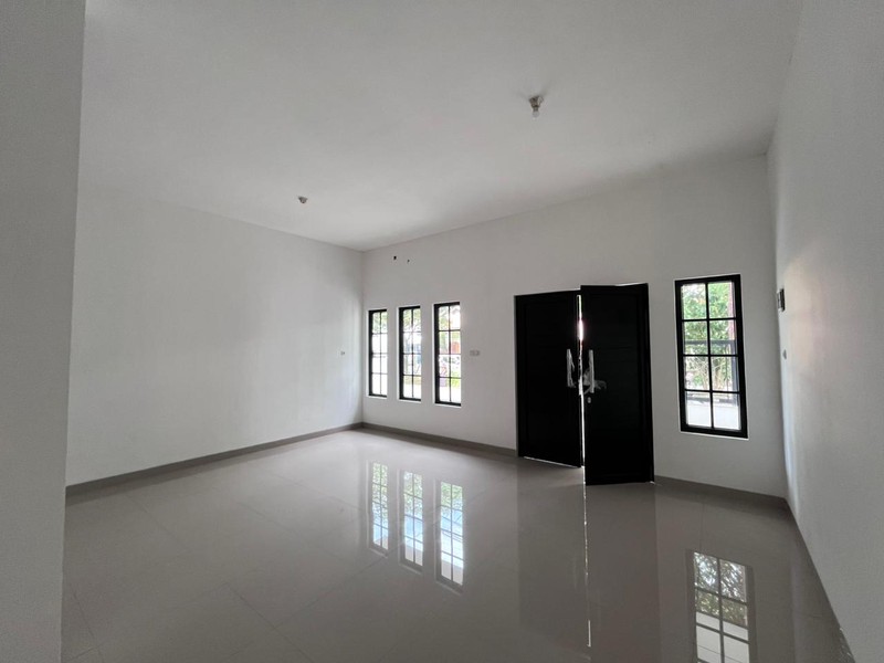 DIJUAL RUMAH Strategis Pinggir Jalan Villa Nusa Indah Raya