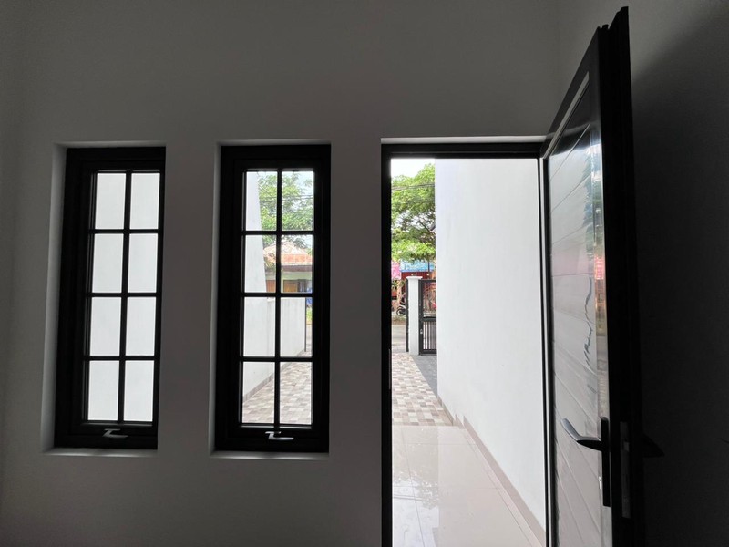 DIJUAL RUMAH Strategis Pinggir Jalan Villa Nusa Indah Raya