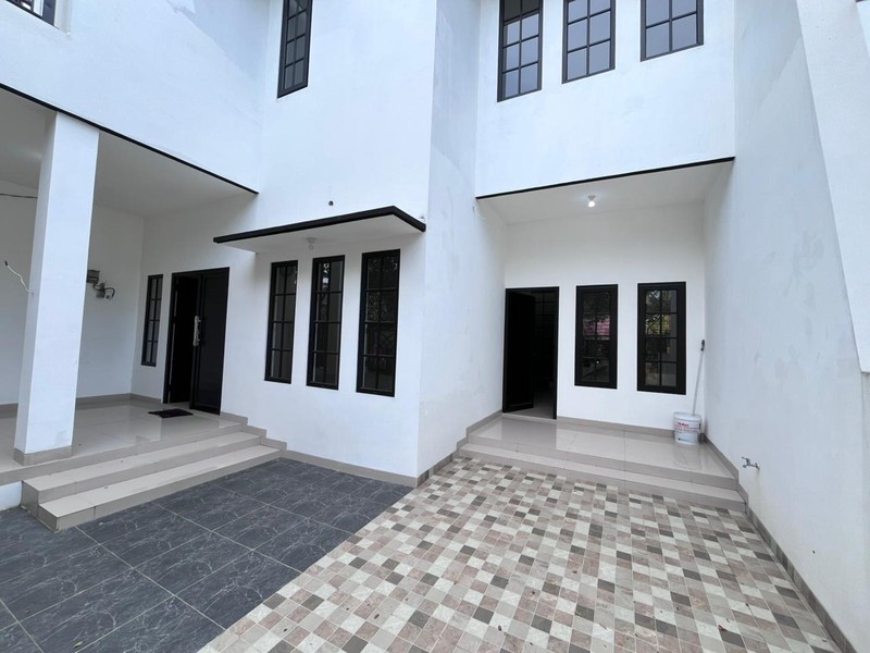 DIJUAL RUMAH Strategis Pinggir Jalan Villa Nusa Indah Raya