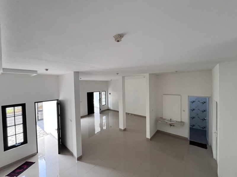 DIJUAL RUMAH Strategis Pinggir Jalan Villa Nusa Indah Raya