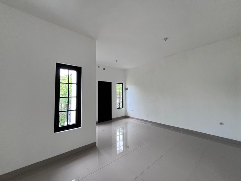 DIJUAL RUMAH Strategis Pinggir Jalan Villa Nusa Indah Raya