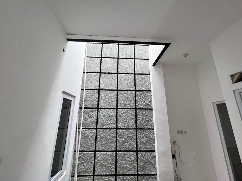 DIJUAL RUMAH Strategis Pinggir Jalan Villa Nusa Indah Raya