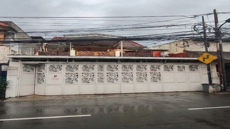 DIJUAL RUMAH PINGGIR JALAN RAYA-COCOK UNTUK RUMAH TINGGAL / USAHA