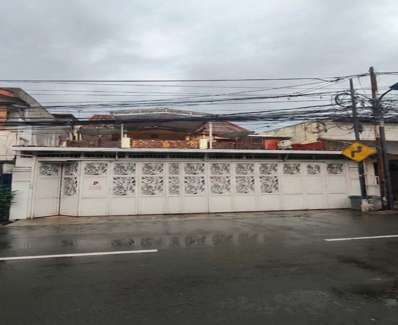 DIJUAL RUMAH PINGGIR JALAN RAYA-COCOK UNTUK RUMAH TINGGAL / USAHA