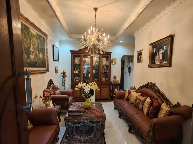 DIJUAL RUMAH PINGGIR JALAN RAYA-COCOK UNTUK RUMAH TINGGAL / USAHA