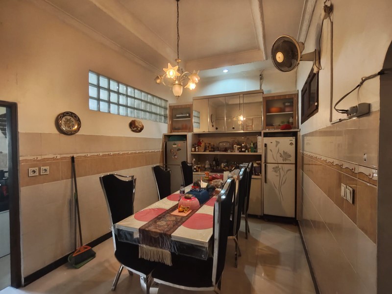 DIJUAL RUMAH PINGGIR JALAN RAYA-COCOK UNTUK RUMAH TINGGAL / USAHA