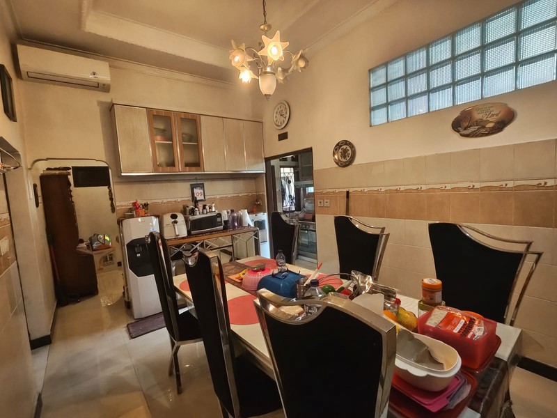 DIJUAL RUMAH PINGGIR JALAN RAYA-COCOK UNTUK RUMAH TINGGAL / USAHA