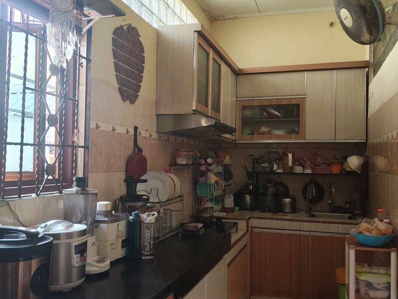 DIJUAL RUMAH PINGGIR JALAN RAYA-COCOK UNTUK RUMAH TINGGAL / USAHA