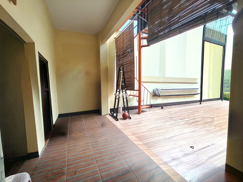 DIJUAL RUMAH PINGGIR JALAN RAYA-COCOK UNTUK RUMAH TINGGAL / USAHA